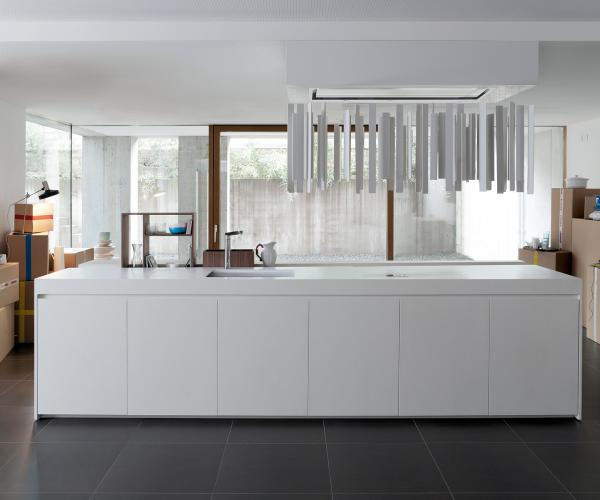 white and wood kitchen 